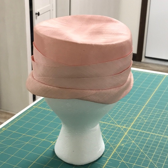 Aww. A neat pillbox? Vintage pink hat - Picture 2 of 4